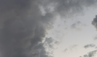 الطقس اليوم: أمطار غزيرة ورياح قد تصل إلى 100 كم/س وتحذيرات من فيضانات وسيول وإغلاق طرق